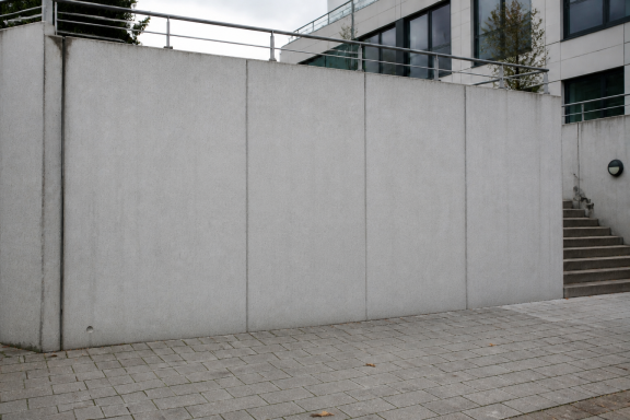 Graffitientfernung – NACHHER Saubere Wand nach professioneller Graffitientfernung